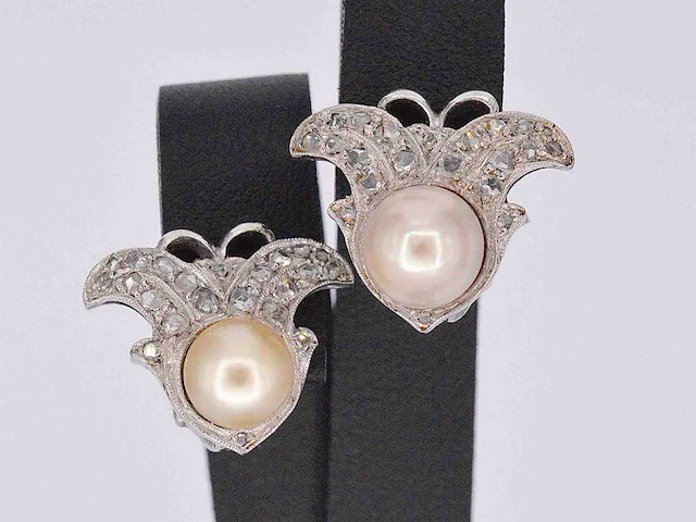 Witgouden oorclips met diamant en parels in vlindervorm - afbeelding 1 van  9