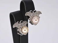 Witgouden oorclips met diamant en parels in vlindervorm - afbeelding 4 van  9