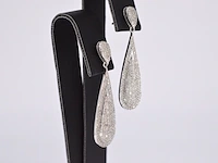 Witgouden oorhanger vol met diamanten - afbeelding 4 van  9