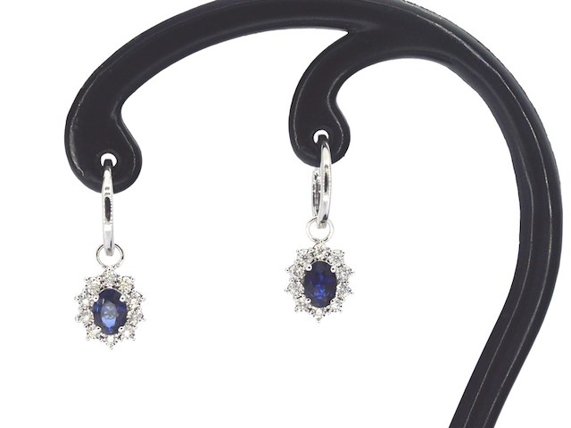 Witgouden oorhangers met natuurlijke diamanten en blauwe saffieren - afbeelding 1 van  10