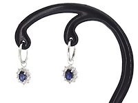 Witgouden oorhangers met natuurlijke diamanten en blauwe saffieren - afbeelding 4 van  10