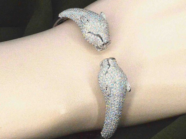 Witgouden panthere armband vol gezet met hoge kwaliteit natuurlijke diamanten - afbeelding 6 van  13
