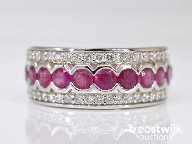 Witgouden pave ring met diamanten en robijn - afbeelding 1 van  6