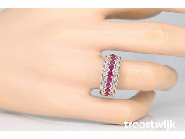 Witgouden pave ring met diamanten en robijn - afbeelding 2 van  6