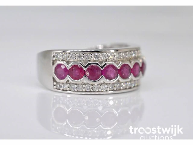 Witgouden pave ring met diamanten en robijn - afbeelding 3 van  6