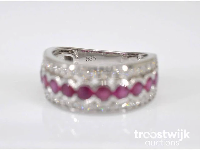 Witgouden pave ring met diamanten en robijn - afbeelding 4 van  6