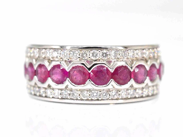 Witgouden pave ring met diamanten en robijn - afbeelding 1 van  7