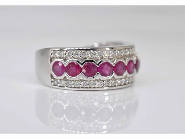 Witgouden pave ring met diamanten en robijn - afbeelding 3 van  7