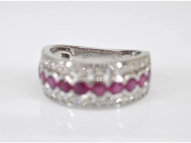 Witgouden pave ring met diamanten en robijn - afbeelding 4 van  7