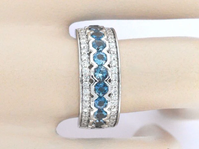 Witgouden pave ring met diamanten en topaas - afbeelding 4 van  11