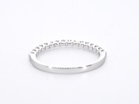 Witgouden rijring bezet met briljant geslepen diamanten - afbeelding 9 van  11