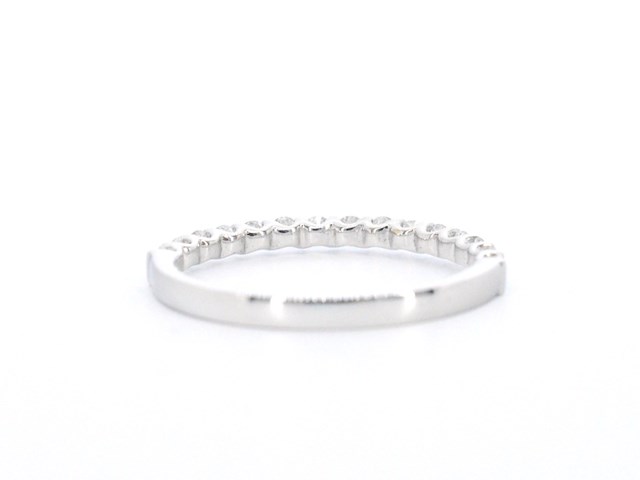 Witgouden rijring bezet met briljant geslepen diamanten - afbeelding 9 van  11