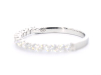 Witgouden rijring bezet met briljant geslepen diamanten - afbeelding 11 van  11