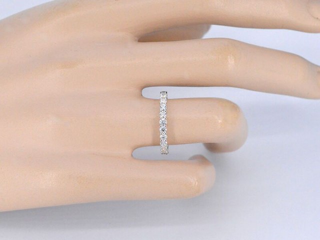 Witgouden rijring bezet met briljant geslepen diamanten - afbeelding 3 van  9