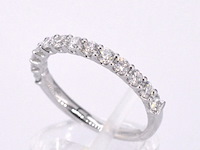 Witgouden rijring bezet met briljant geslepen diamanten - afbeelding 4 van  9