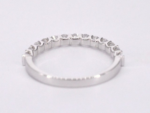 Witgouden rijring bezet met briljant geslepen diamanten - afbeelding 7 van  9