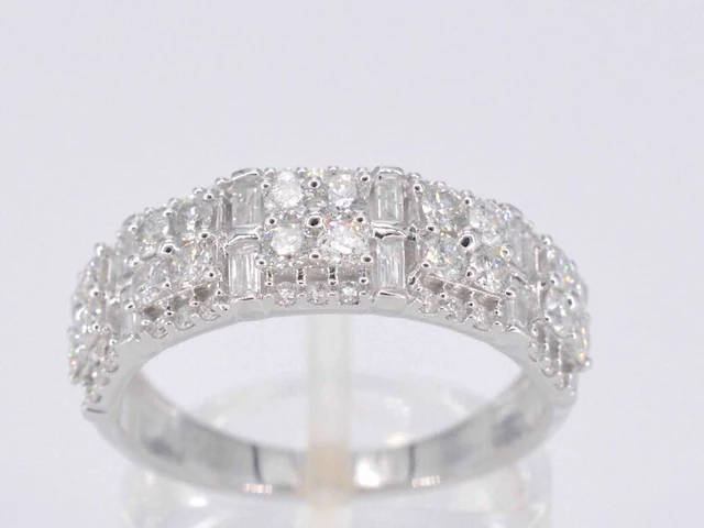 Witgouden rijring met diamanten - afbeelding 1 van  10
