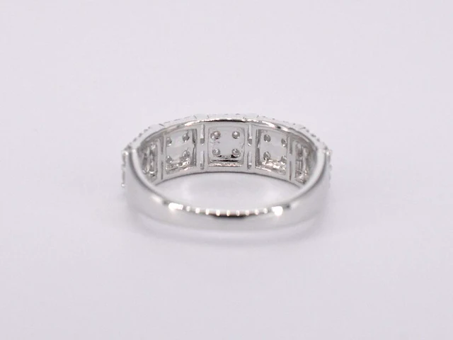 Witgouden rijring met diamanten - afbeelding 7 van  10