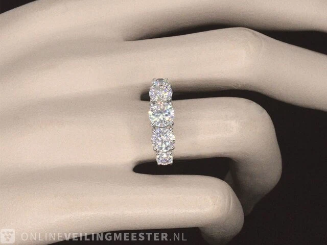 Witgouden ring met 2.90 carat briljanten - afbeelding 4 van  11