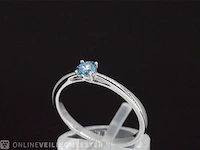 Witgouden ring met blauwe diamant - afbeelding 4 van  9