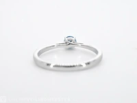Witgouden ring met blauwe diamant - afbeelding 8 van  9