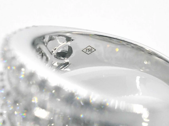 Witgouden ring met briljant en baguettes diamanten - afbeelding 2 van  12
