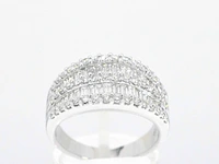Witgouden ring met briljant en baguettes diamanten - afbeelding 1 van  12