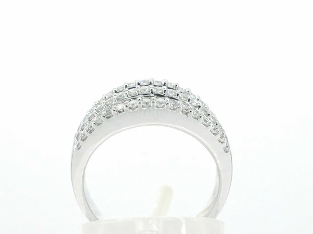 Witgouden ring met briljant en baguettes diamanten - afbeelding 8 van  12