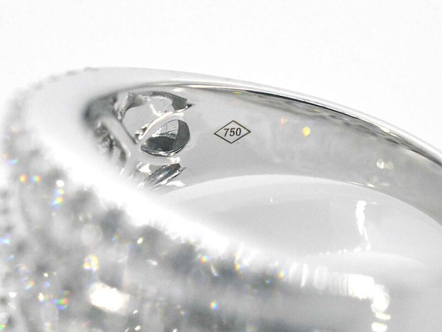 Witgouden ring met briljant en baguettes diamanten - afbeelding 2 van  10