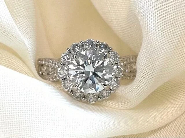 Witgouden ring met briljant geslepen diamanten en een briljant cut 2.00 carat centraal - afbeelding 1 van  7