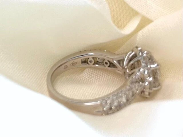 Witgouden ring met briljant geslepen diamanten en een briljant cut 2.00 carat centraal - afbeelding 4 van  7