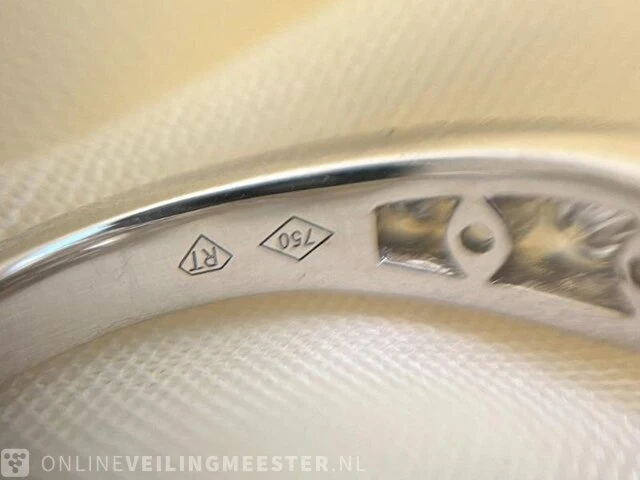 Witgouden ring met briljant geslepen diamanten en een briljant cut 2.00 carat centraal - afbeelding 7 van  7