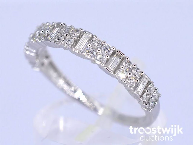 Witgouden ring met briljanten en baguettes - afbeelding 3 van  6