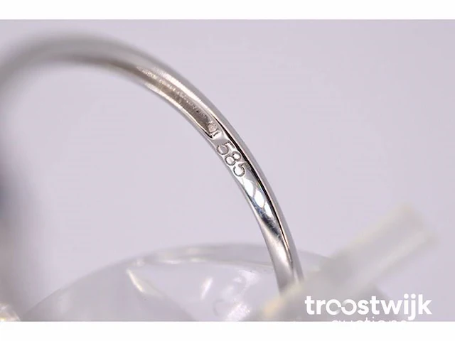 Witgouden ring met briljanten en baguettes - afbeelding 6 van  6