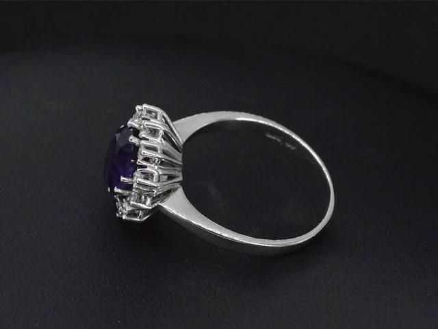 Witgouden ring met diamanten en amethist - afbeelding 5 van  9