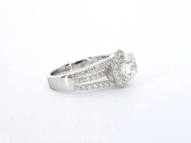 Witgouden ring met diamanten en een briljant geslepen diamant van 2.00 carat - afbeelding 3 van  8