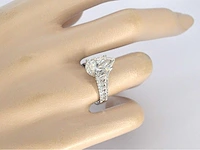 Witgouden ring met diamanten en een druppelvorm briljant geslepen diamant van 4.00 carat - afbeelding 3 van  10