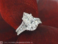 Witgouden ring met diamanten en een druppelvorm briljant geslepen diamant van 4.00 carat - afbeelding 1 van  10