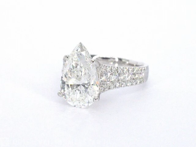Witgouden ring met diamanten en een druppelvorm briljant geslepen diamant van 4.00 carat - afbeelding 5 van  10