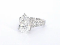 Witgouden ring met diamanten en een druppelvorm briljant geslepen diamant van 4.00 carat - afbeelding 5 van  10