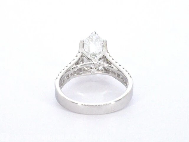 Witgouden ring met diamanten en een druppelvorm briljant geslepen diamant van 4.00 carat - afbeelding 7 van  10