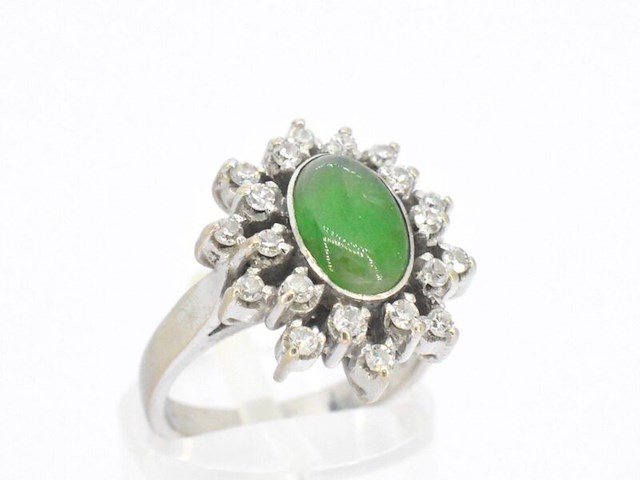 Witgouden ring met diamanten en een groene edelsteen - afbeelding 6 van  11