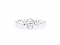 Witgouden ring met diamanten en een oval cut diamant - afbeelding 8 van  11