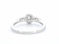 Witgouden ring met diamanten en een oval cut diamant - afbeelding 9 van  11