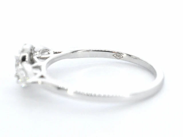 Witgouden ring met diamanten en een oval cut diamant - afbeelding 11 van  11