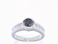 Witgouden ring met diamanten en een zwarte diamant - afbeelding 1 van  10
