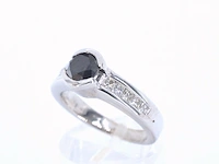 Witgouden ring met diamanten en een zwarte diamant - afbeelding 4 van  10