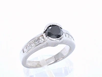 Witgouden ring met diamanten en een zwarte diamant - afbeelding 5 van  10