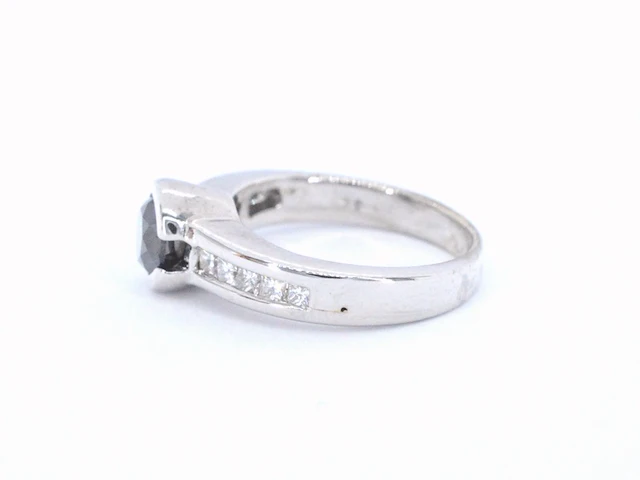Witgouden ring met diamanten en een zwarte diamant - afbeelding 6 van  10