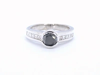 Witgouden ring met diamanten en een zwarte diamant - afbeelding 7 van  10